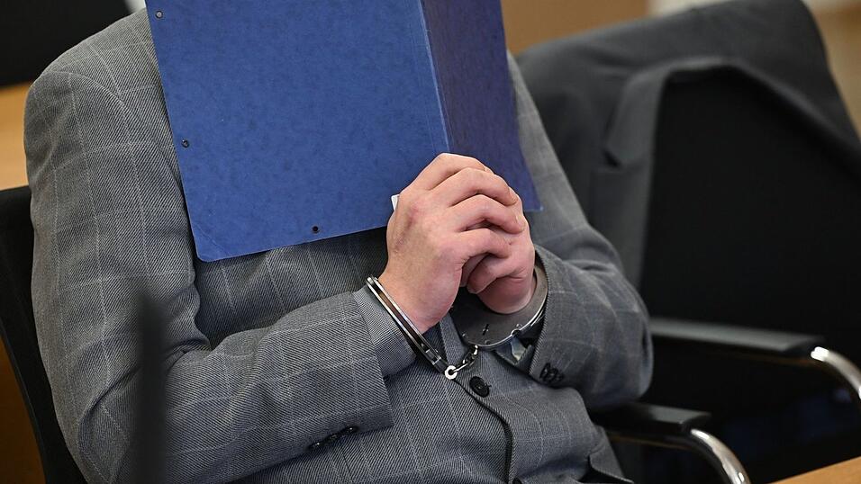 Im Prozess um einen mutmaßlichen Dreifachmord in Zwiesel soll eine virtuelle Tatortbegehung stattfinden. (Archivbild) Im Prozess um einen mutmaßlichen Dreifachmord in Zwiesel soll eine virtuelle Tatortbegehung stattfinden. (Archivbild)