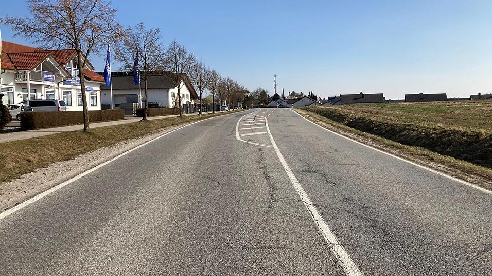 Gemeinsam mit der Gemeinde Hohenthann saniert das Staatliche Bauamt Landshut von Juli bis November die Staatsstra&szlig;e 2143 von T&uuml;rkenfeld bis einschlie&szlig;lich der Ortsdurchfahrt Hohenthann.