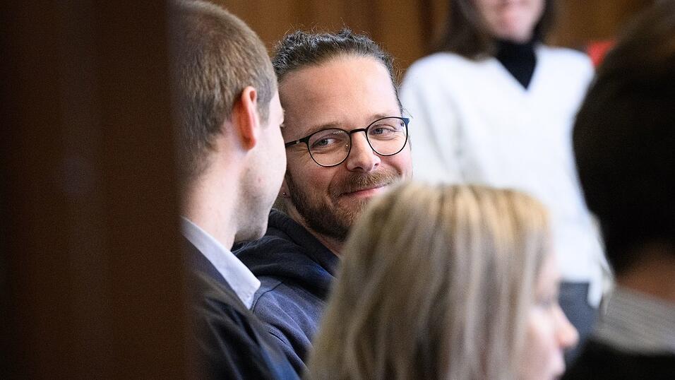 Der Autor und Aktivist Arne Semsrott wirft der Magdeburger Stadtverwaltung vor, seine Lesung in der Stadtbibliothek aus Angst vor Kritik der AfD verhindert zu haben. (Archivbild) Der Autor und Aktivist Arne Semsrott wirft der Magdeburger Stadtverwaltung vor, seine Lesung in der Stadtbibliothek aus Angst vor Kritik der AfD verhindert zu haben. (Archivbild)