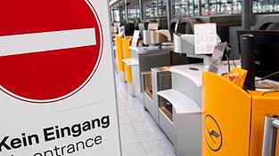 Ein geschlossener Lufthansa-Schalter am Flughafen München. Ein geschlossener Lufthansa-Schalter am Flughafen München.