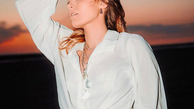 Newcomer Sophia unterst&uuml;tzt Nico Santos bei seinem Konzert in Straubing.