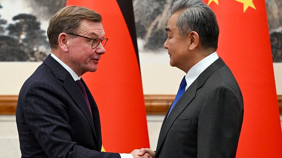 Au&szlig;enminister Johann Wadephul (CDU) hatte sich Anfang Dezember bei seinem China-Besuch in der Hauptstadt Peking mit seinem Kollegen Wang Yi getroffen.
