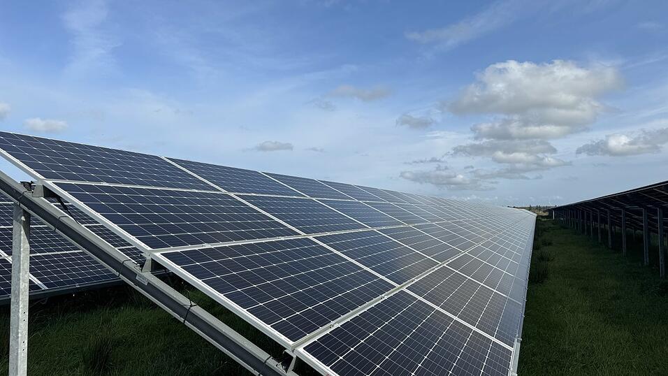 Unbekannte klauten 20 Wechselrichter aus einem Solarfeld im Kreis Kelheim. (Symbolbild) Unbekannte klauten 20 Wechselrichter aus einem Solarfeld im Kreis Kelheim. (Symbolbild)