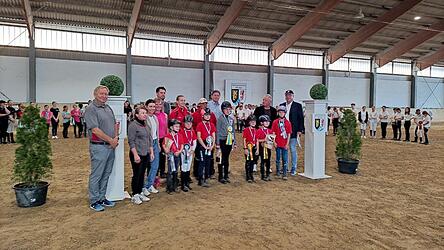 Die Grundschule Neukirchen bietet in Zusammenarbeit mit dem Reitclub Neukirchen schon viele Jahre das Wahlfach Reiten an und durfte sich über den Meistertitel freuen.