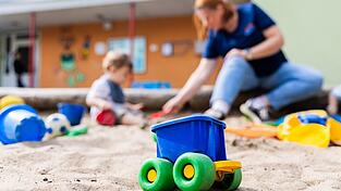 Nur der Anteil der Kinder, die weniger als 25 Stunden pro Woche in der Kita sind, sank. (Archivfoto) Nur der Anteil der Kinder, die weniger als 25 Stunden pro Woche in der Kita sind, sank. (Archivfoto)