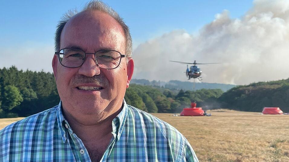 Landrat Ralf Nolten erzählt von der dramatischen Lage in der Nacht: Immer wieder drehte der Wind, und dadurch änderte die Flammenwalze ihre Richtung. Landrat Ralf Nolten erzählt von der dramatischen Lage in der Nacht: Immer wieder drehte der Wind, und dadurch änderte die Flammenwalze ihre Richtung.