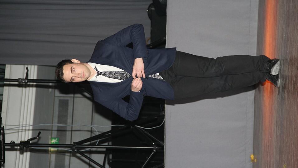 Die Bilder vom Abschlussball der Tanzschule Seidel in der Fraunhofer-Halle am 28. November. Die Bilder vom Abschlussball der Tanzschule Seidel in der Fraunhofer-Halle am 28. November.