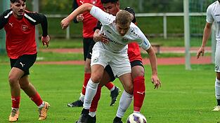 Spielt in Hauzenberg den entscheidenden Pass zum 2:1-Siegtreffer. Bogens Niklas Karl.