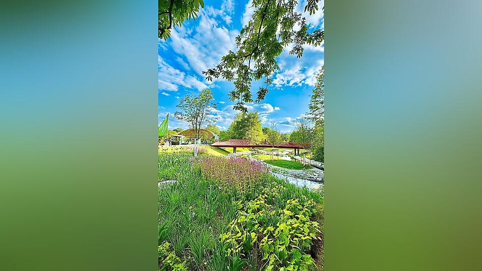 Diesen herrlichen Blick auf die Festwiese und den &Uuml;bergang zur Regner-Insel schickte uns Carina Reif.