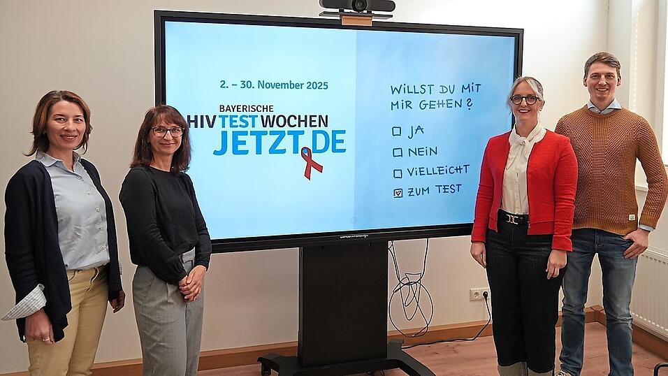 Mariam Ramsauer (Sachgebietsleiterin medizinische Begutachtung, v.l.), Silvia Menzel (AIDS-Beraterin), Dr. Daniela Oswald-Feßmann (Abteilungsleiterin Gesundheitsamt) und Pascal Krückl (Sachgebietsleiter Gesundheitsförderung und Prävention) Mariam Ramsauer (Sachgebietsleiterin medizinische Begutachtung, v.l.), Silvia Menzel (AIDS-Beraterin), Dr. Daniela Oswald-Feßmann (Abteilungsleiterin Gesundheitsamt) und Pascal Krückl (Sachgebietsleiter Gesundheitsförderung und Prävention)