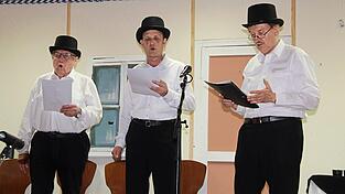 Drei B&auml;nkels&auml;nger (von links Georg Die&szlig;, Alfred Br&auml;u und Helmut Prommersberger) nehmen die Leut&rsquo; auf die Schippe.