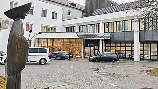 Seit Tagen steht das Vilsbiburger Krankenhaus im Mittelpunkt einer heftigen Auseinandersetzung.