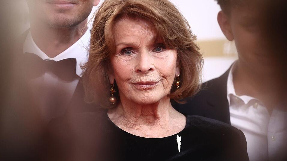 Senta Berger ist als beste Hauptdarstellerin nominiert. Senta Berger ist als beste Hauptdarstellerin nominiert.