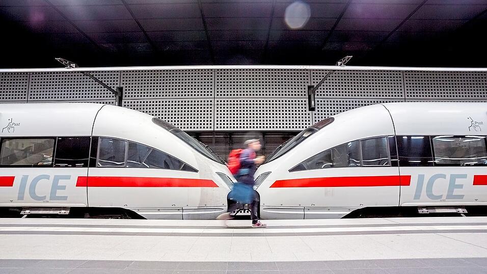 Neue Gleise, mehr Fahrzeuge, mehr Kunden: Damit mehr Menschen Zug fahren, pumpt der Bund Milliarden in die Bahn. Neue Gleise, mehr Fahrzeuge, mehr Kunden: Damit mehr Menschen Zug fahren, pumpt der Bund Milliarden in die Bahn.