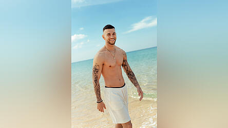 F&uuml;r Serkan Yavuz geht es wieder an den Strand: In Thailand tritt er gegen 23 andere Stars und Sternchen an.