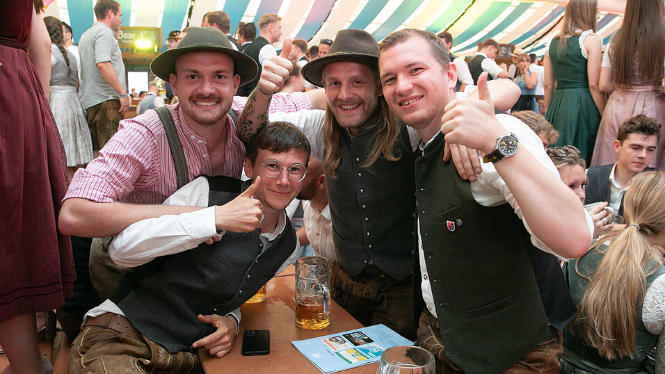 Die Partybilder vom Montag, 11. August, aus dem Festzelt Wenisch. Die Partybilder vom Montag, 11. August, aus dem Festzelt Wenisch.