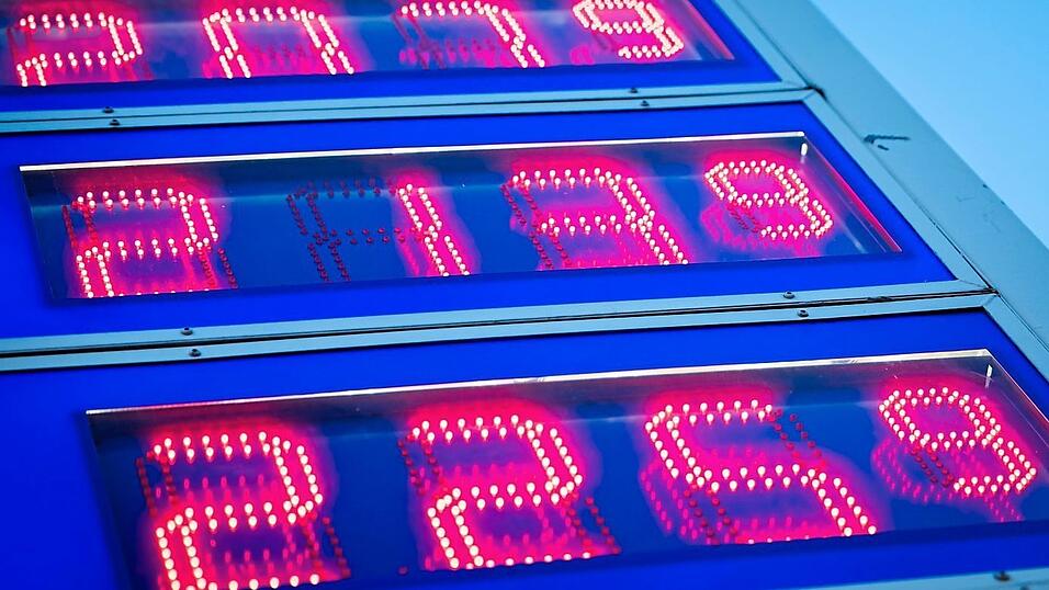 Der Energiepreisschock werde &bdquo;die Erholung in Deutschland d&auml;mpfen, d&uuml;rfte sie aber nicht vollst&auml;ndig zum Erliegen bringen&ldquo;, sagte Timo Wollmersh&auml;user, Forscher am ifo-Institut.