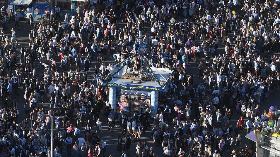 Voll, voller, Oktoberfest. Voll, voller, Oktoberfest.