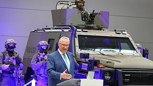 Innenminister Joachim Herrmann (CSU) gab am Donnerstag die neuen Zahlen der Verkehrsstatistik bekannt.