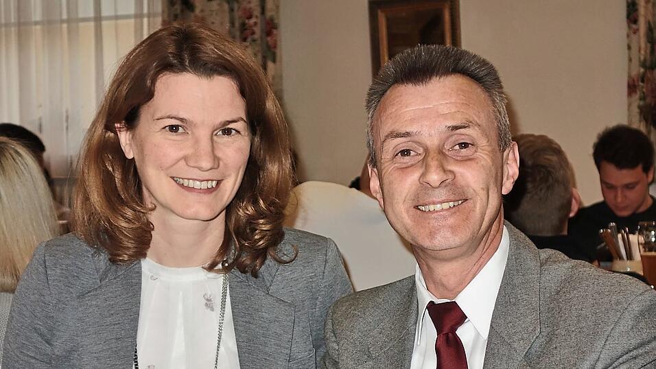 Freudenstrahlende Gesichter bei der wiedergew&auml;hlten Landr&auml;tin Tanja Schweiger und dem neuen Pfatterer B&uuml;rgermeister Hans Biederer.