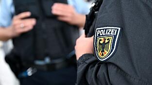 Die Bundespolizei ermittelt nach dem Vorfall gegen den Mann. (Symbolbild) Die Bundespolizei ermittelt nach dem Vorfall gegen den Mann. (Symbolbild)