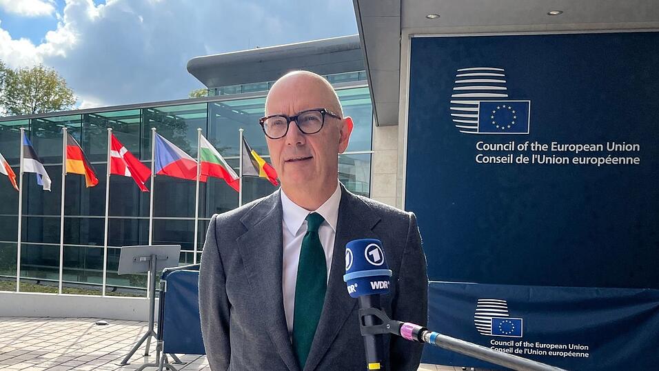 Der erst vor einer Woche ins Amt gekommene Roland Lescure bleibt Wirtschaftsminister (Archivbild).