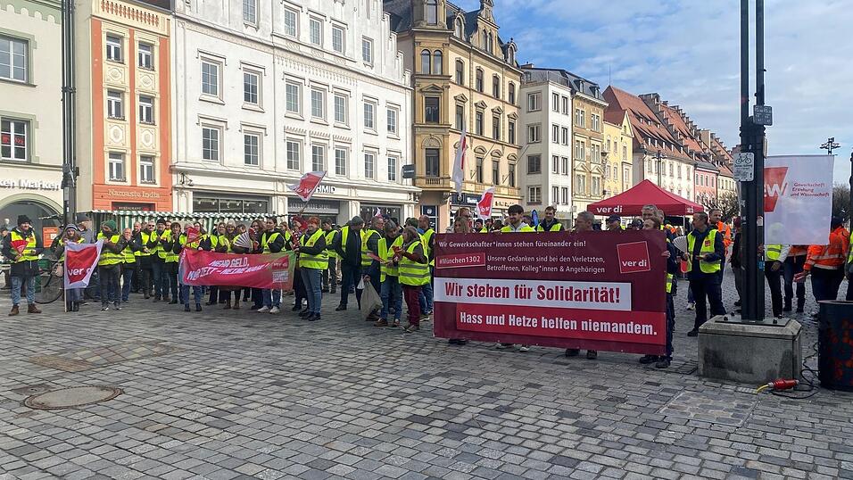 Mit ihrem Streik brachten die Teilnehmer ihre Forderung nach mehr Geld und mehr Zeit f&uuml;r die Tarifverhandlungen im &ouml;ffentlichen Dienst zum Ausdruck.