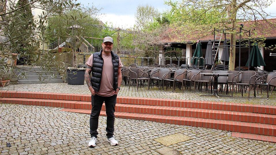 Ein ungenutzter Schatz sei dieser Innenhof, sagt Matthias Liebl. In diesem Sommer will er ihn mit seinem Pop-up-Biergarten wieder zum Leben erwecken. Ein ungenutzter Schatz sei dieser Innenhof, sagt Matthias Liebl. In diesem Sommer will er ihn mit seinem Pop-up-Biergarten wieder zum Leben erwecken.