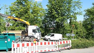 Die Stra&szlig;e ist f&uuml;r den Verkehr bis zum 15. Juli gesperrt.