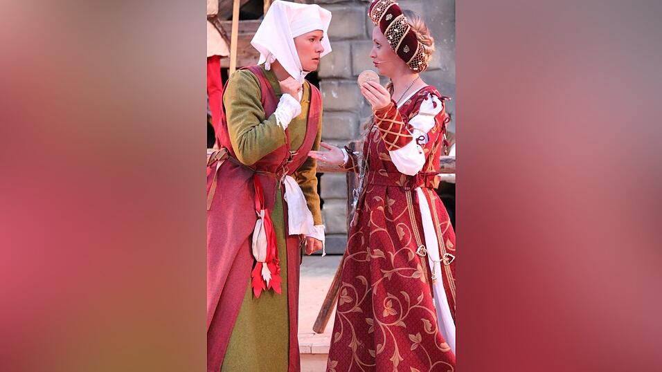 Bilder der Gruppe 'Gr&uuml;n' des Drachenstich-Festspiels.