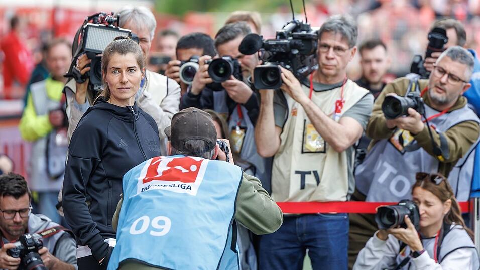 Auf Schritt und Tritt verfolgt: Marie-Louise Eta.