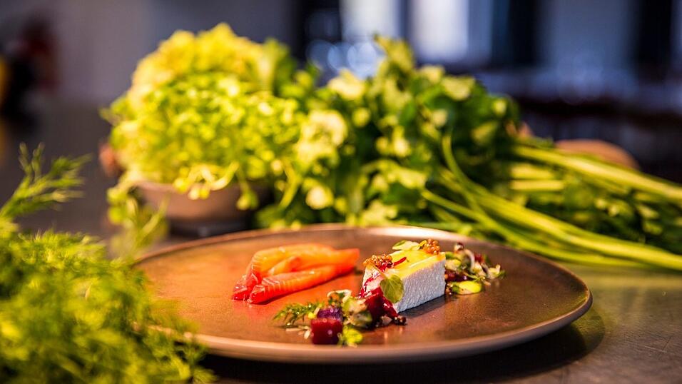 Im Rauchensteiner Haus in Landshut gibt es Rote Beete Lachs mit Merretichmousse.