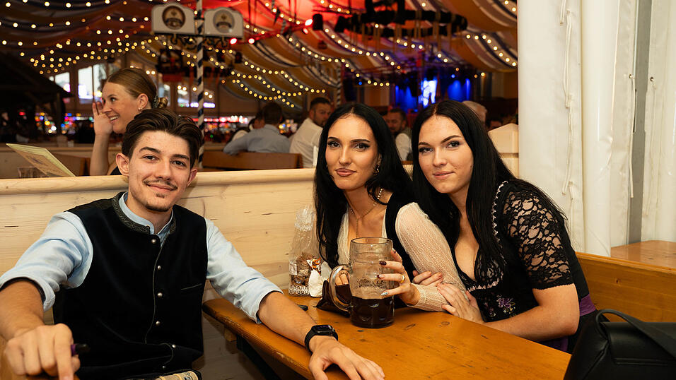 Die Partybilder vom Mittwoch, 12. August, aus dem Festzelt Reisinger. Die Partybilder vom Mittwoch, 12. August, aus dem Festzelt Reisinger.