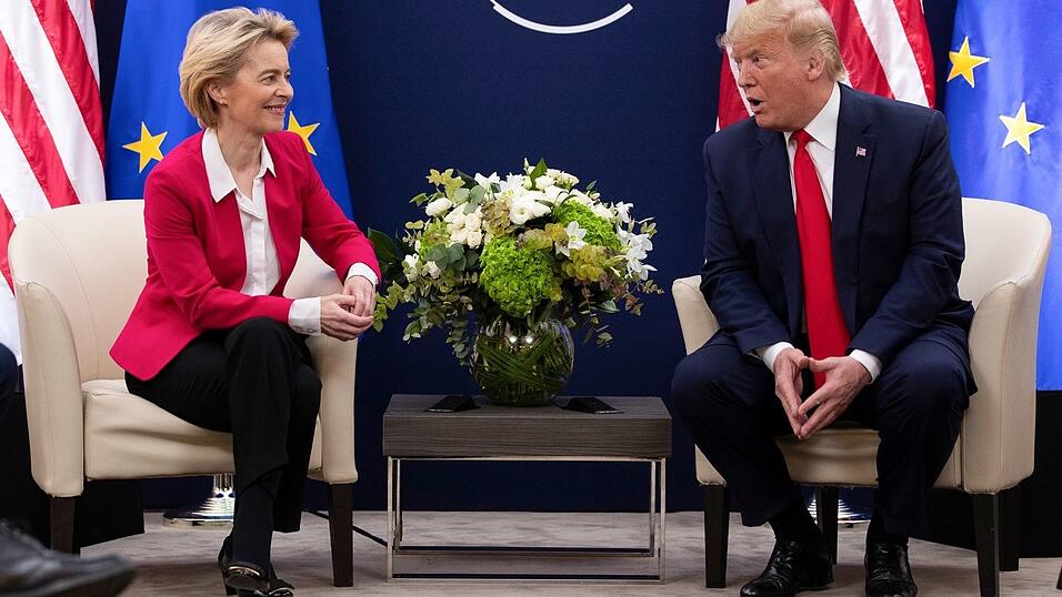 Ursula von der Leyen und Donald Trump. Die EU und USA verhandeln derzeit über neue Zollsätze für den transatlantischen Handel. (Archivbild) Ursula von der Leyen und Donald Trump. Die EU und USA verhandeln derzeit über neue Zollsätze für den transatlantischen Handel. (Archivbild)