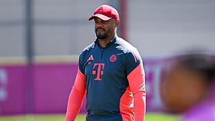 Vincent Kompany kann in Paris nicht aktiv sein. Bayerns Cheftrainer ist gesperrt und muss auf der Trib&uuml;ne zuschauen.