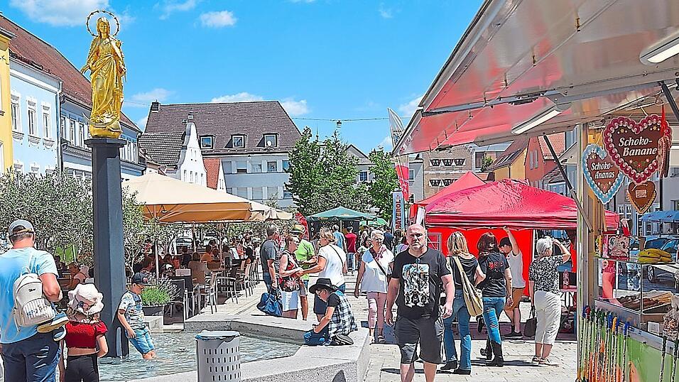 Am Samstag zog es zahlreiche Besucher in die Dingolfinger Innenstadt. Am Samstag zog es zahlreiche Besucher in die Dingolfinger Innenstadt.