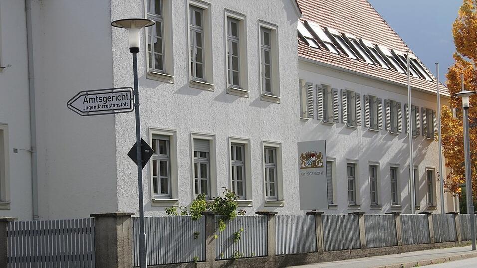 Vor dem Amtsgericht Landau stand ein Mann aus dem Landkreis wegen des Besitzes kinderpornografischer Inhalte. Vor dem Amtsgericht Landau stand ein Mann aus dem Landkreis wegen des Besitzes kinderpornografischer Inhalte.