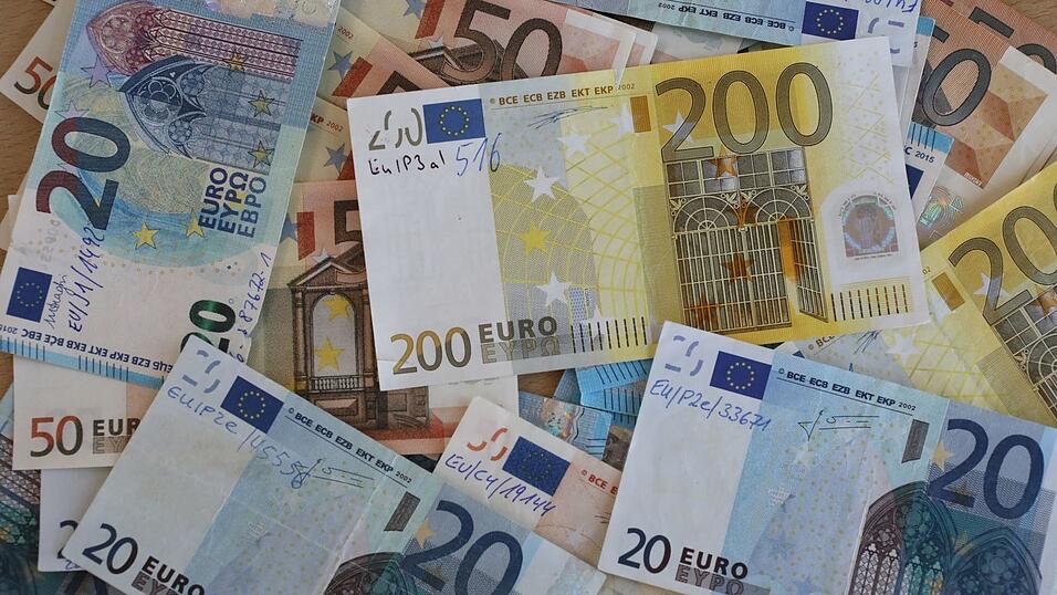 Die Polizei entdeckte das Falschgeld und stellte es sicher. (Symbolbild) Die Polizei entdeckte das Falschgeld und stellte es sicher. (Symbolbild)