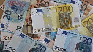 Die Polizei entdeckte das Falschgeld und stellte es sicher. (Symbolbild) Die Polizei entdeckte das Falschgeld und stellte es sicher. (Symbolbild)