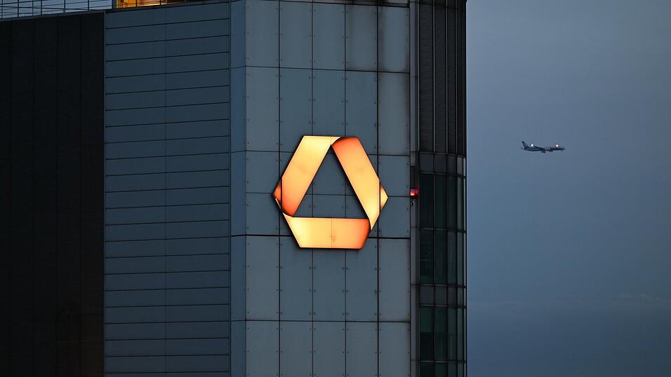 Die Commerzbank in Frankfurt k&auml;mpft um ihre Unabh&auml;ngigkeit. (Archivbild)