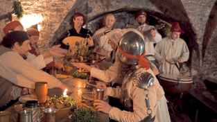 In ihrer Single 'Landsknecht' erzählen die Musiker von Da oide Schlog vom Leben der Reisigen.