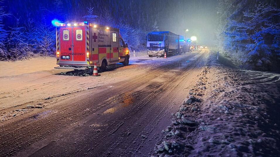Ein Unfall mit einer Leichtverletzten ereignete sich am Donnerstag gegen 6.30 Uhr auf der B85.