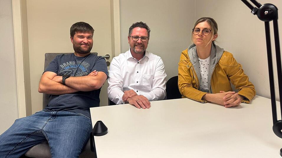 Die Diskutierenden sprechen über woke Spießer Die Diskutierenden sprechen über woke Spießer