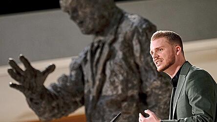 Dass Vermögen über 26 Millionen Euro oft gar nicht besteuert werden, „lässt mich nicht kalt“, sagt SPD-General Tim Klüssendorf. Dass Vermögen über 26 Millionen Euro oft gar nicht besteuert werden, „lässt mich nicht kalt“, sagt SPD-General Tim Klüssendorf.