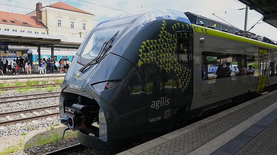Wegen kurzfristig angekündigter Bauarbeiten kommt es zwischen Neumarkt, Regensburg und Plattling zu Beeinträchtigungen. (Symbolbild) Wegen kurzfristig angekündigter Bauarbeiten kommt es zwischen Neumarkt, Regensburg und Plattling zu Beeinträchtigungen. (Symbolbild)