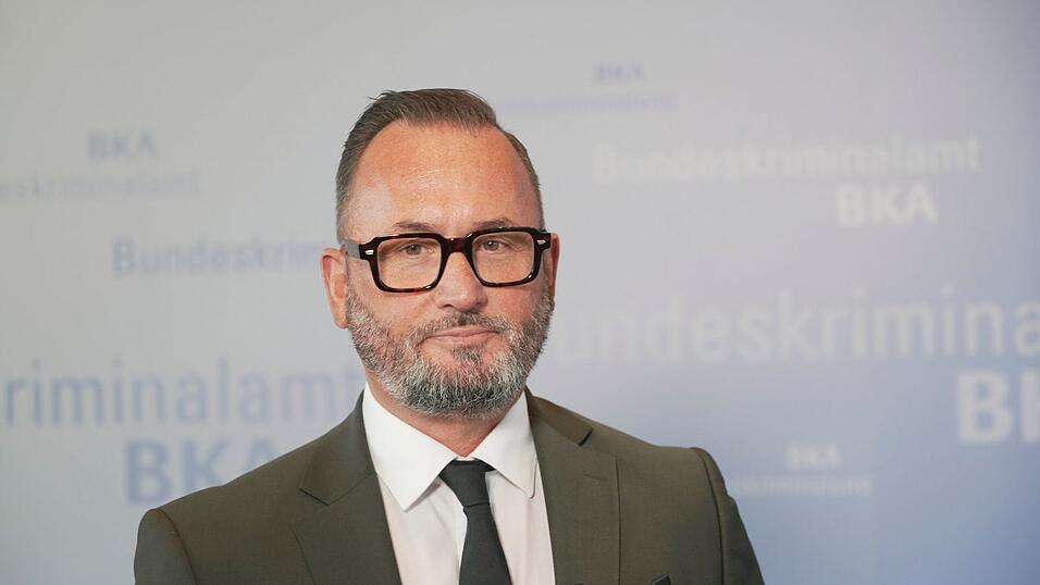 Schwachstellen zu schlie&szlig;en, sei zun&auml;chst einmal eine gute Sache, sagt Carsten Meywirth, Leiter der Abteilung Cybercrime im Bundeskriminalamt.