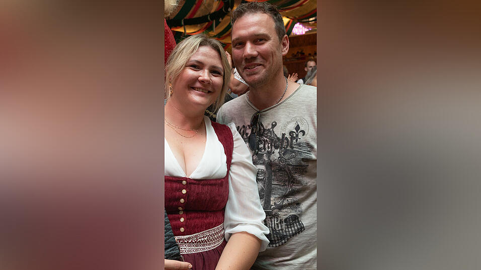 Die Partybilder vom Dienstag, 11. August, aus dem Festzelt Weckmann. Die Partybilder vom Dienstag, 11. August, aus dem Festzelt Weckmann.