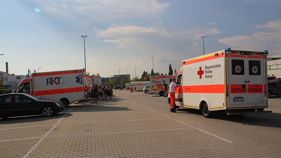 Ein Gasleck im Globus in Neutraubling hat am Freitag einen Großeinsatz ausgelöst. Ein Gasleck im Globus in Neutraubling hat am Freitag einen Großeinsatz ausgelöst.