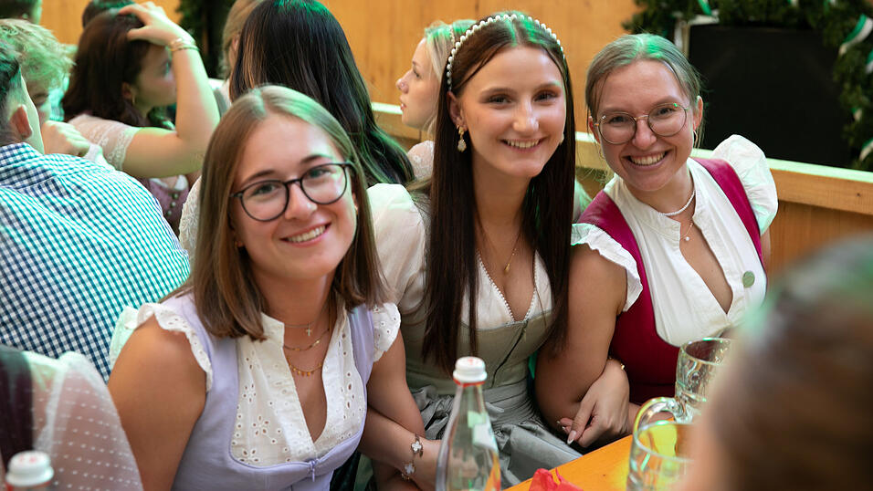 Echte Blasmusikfans lie&szlig;en sich den Montagabend im Festzelt Weckmann nicht entgehen.