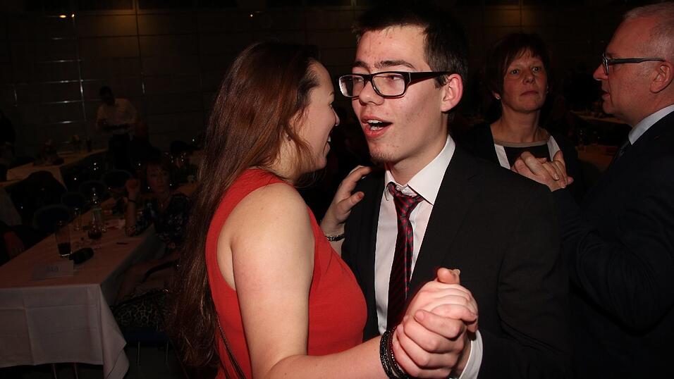 Die Bilder vom Abschlussball der Tanzschule Seidel in der Fraunhofer-Halle am 28. November. Die Bilder vom Abschlussball der Tanzschule Seidel in der Fraunhofer-Halle am 28. November.